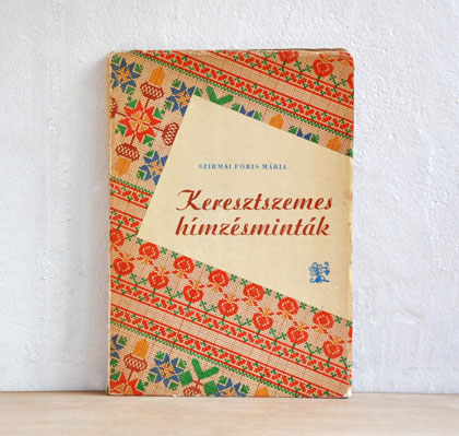 �n���K���[�̎h�J�}�ďW ��Keresztszemes himzesmuntak��